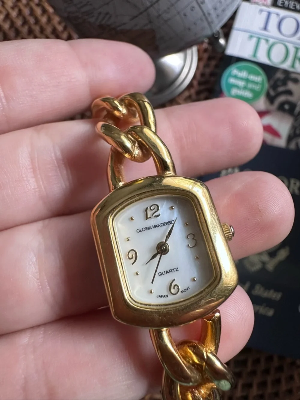 Gloria Vanderbilt elegant gloria